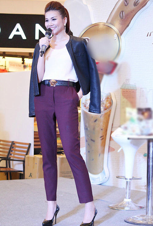 Kết quả hình ảnh cho Áo blazer/vest khoác hờ trên vai sao Châu Âu