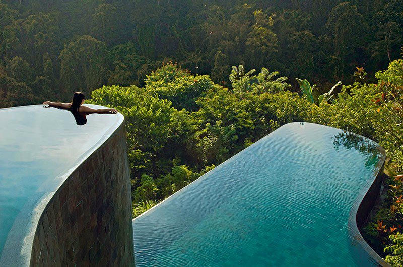 Bể bơi hai tầng tại The Ubud Hanging Gardens Hotel, Bali
